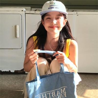 阳台上的女人们